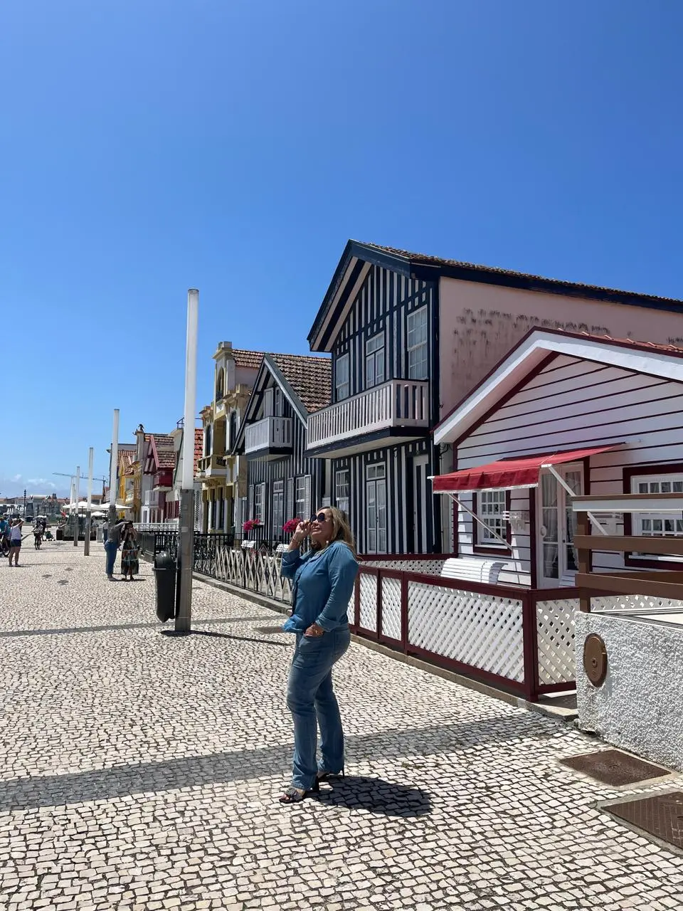 Sandra Martins conhecendo as casas tradicionais de Portugal